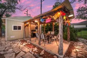 Alamo Heights Cottage-Patio-Grill-Pets OK-8 Guests - Image 3