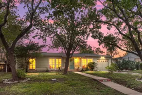 Alamo Heights Cottage-Patio-Grill-Pets OK-8 Guests - Image 2
