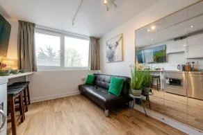 Stylish 1BR with Flat 65in TV in Andover Town Centre - Image 2
