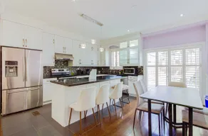 Cozy Custom built House, 25 minutes to Downtown - Image 3