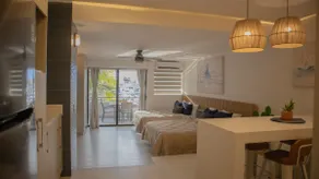 Luxury studio with a view of the marina - Image 2