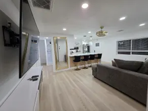 Gold house - Image 5