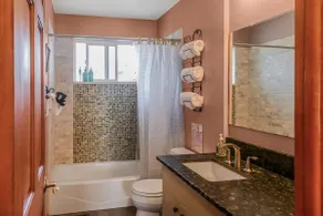 DU Two Bedroom Home Near Campus/Restaurants/Bars - Image 4