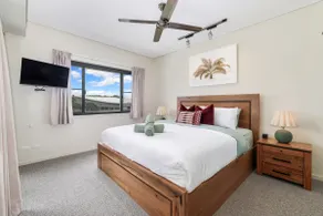 Waterfront Aqua Suite Water Views, Sleeps 5 - Image 4