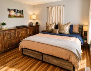 King Suite | Fireplace | Near Starved Rock! - Image 3
