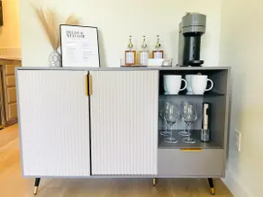 Modern Luxury Guest House Retreat - Image 4