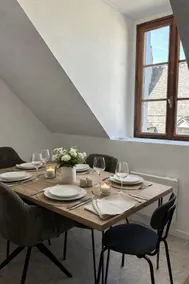 3-Bedroom Top-Floor Apartment (T4) with Nature View, Bright and Airy - Image 2