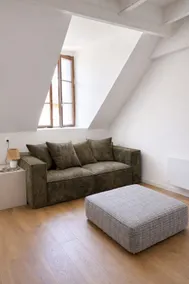 3-Bedroom Top-Floor Apartment (T4) with Nature View, Bright and Airy - Image 4
