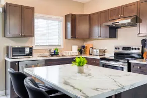 Modern Niagara Escape | Free Parking & WiFi - Image 5