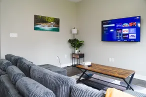 Modern Niagara Escape | Free Parking & WiFi - Image 4