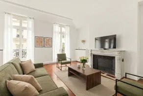 Luxurious Apartment in Faubourg Saint-Honoré - Image 3