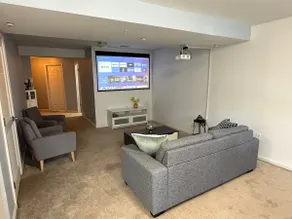 Modern Urbana Retreat - Image 5