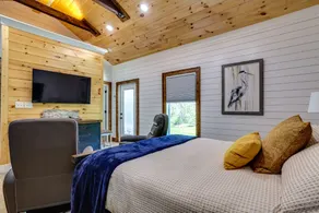 Creek Cabin - Image 5