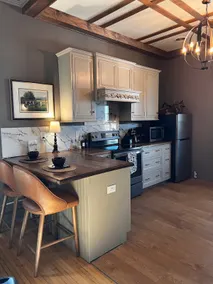 Entire Home in Mavyville - Old World Charm! - Image 4