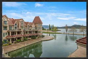 Waterfront Executive Suite on Sunset. - Image 4