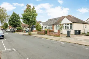 Lovely 3 bedroom house with Garden Parfield - Image 5