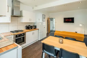 Lovely 3 bedroom house with Garden Parfield - Image 3