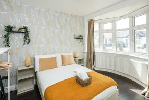 Lovely 3 bedroom house with Garden Parfield - Image 2