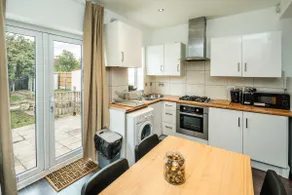 Lovely 3 bedroom house with Garden Parfield - Image 4