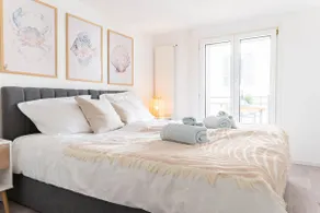 Beyond Cozy, Coastal Design, Balkon & Parkplatz - Image 3
