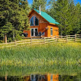 Modern Cottage with Lake Views and Privacy - Image 5
