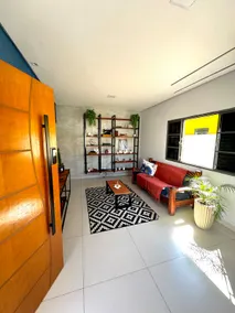 • Fully equipped house • Garage • Near downtown - Image 3