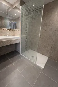 Stylish studio with parking & private entrance - Image 4