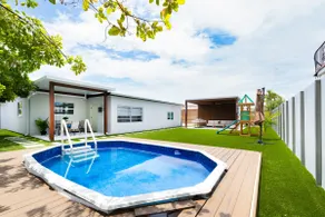 Hollywood Oasis | 10 PPL | Pool | Playground | BBQ - Image 2