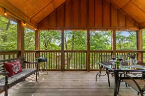 Cabin w/ 2 En-Suite Jacuzzis · Resort Pool & Golf - Image 3