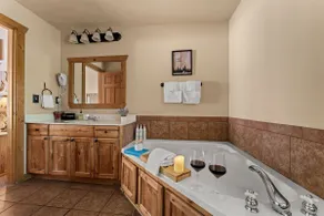 Cabin w/ 2 En-Suite Jacuzzis · Resort Pool & Golf - Image 2