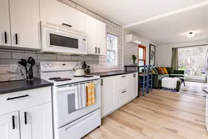 Terry's Place-Comfortable Home Sleeps 8 with yard! - Image 3