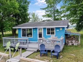Cozy Blue Cottage - Image 3