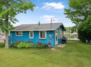 Cozy Blue Cottage - Image 2