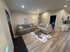 Creekside Bungalow- 3 acres with private beach - Image 2