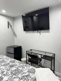 Entire basement 3 rooms 2 full baths free parking - Image 5