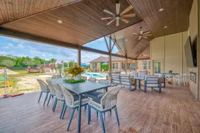Luxurious, Entertainment-rich Resort in Richmond - Image 2