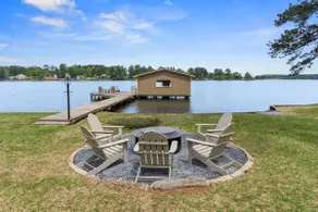 Best on Lake Sinclair|3 King Suites|Heated Pool - Image 3
