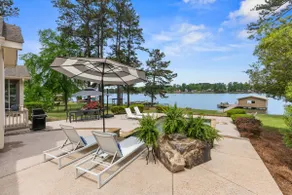Best on Lake Sinclair|3 King Suites|Heated Pool - Image 2