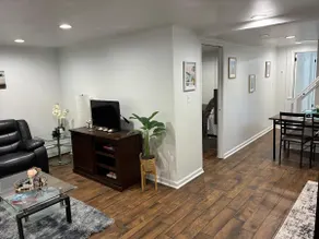 Cozy Private Apt - Near NYC & EWR -Backyard Access - Image 3