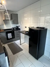 Modern 2 Bed House | 2 Parking Spaces | Sleeps 7 - Image 3
