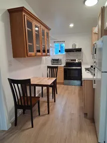 One Queen bed room w/ own washer/dryer, kitchen. - Image 3