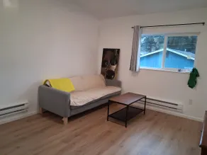 One Queen bed room w/ own washer/dryer, kitchen. - Image 2