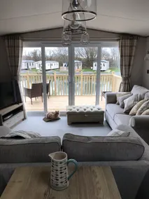 Beautiful 2 bedroom caravan, holiday park Tenby - Image 2