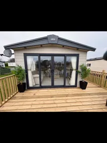 Beautiful 2 bedroom caravan, holiday park Tenby - Image 3