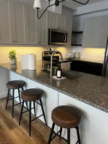 New The Carlyle 208 4BR Beachside Condo in Grand Bend - Image 3