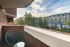 Stylish Luxury London Studio Balcony near Harrods - Image 5