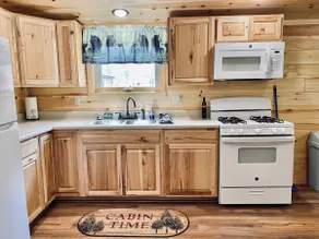 Bear Crossing Lodge at Twin Streams Campground - Image 4