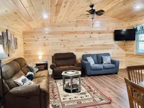 Bear Crossing Lodge at Twin Streams Campground - Image 3
