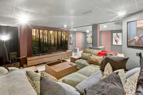 Charming Newark Home|King Bed+Theater room - Image 2