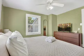 Charming Newark Home|King Bed+Theater room - Image 5